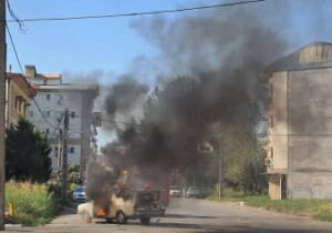 مهار آتشسوزی وانت حامل مواد اشتعالزا در رشت توسط آتشنشانان + ویدئو